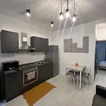 Cozy Nest: A Tiny Charm Maisonette * 斯利马