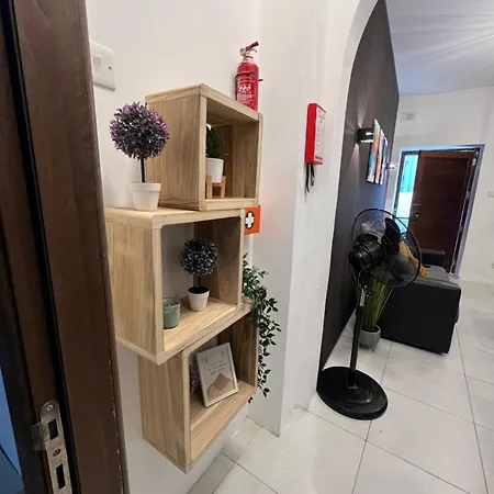 Cozy Nest: A Tiny Charm Maisonette 公寓 斯利马