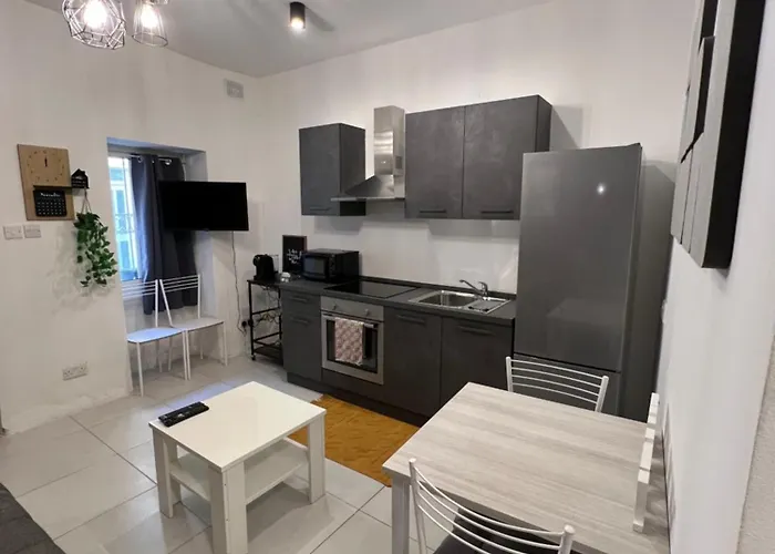 Cozy Nest: A Tiny Charm Maisonette * Sliema