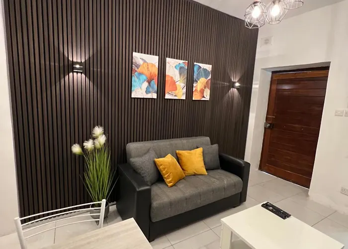 Cozy Nest: A Tiny Charm Maisonette Apartament Sliema