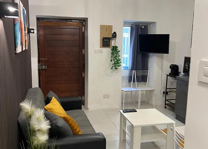 Cozy Nest: A Tiny Charm Maisonette *