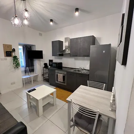 Cozy Nest: A Tiny Charm Maisonette * Sliema